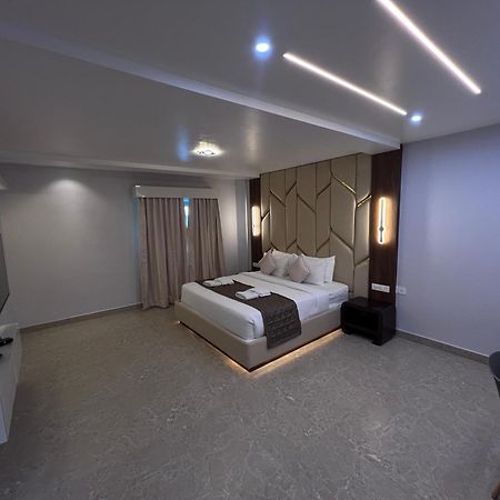 Silver Stone Park Resort, Kovilpatti Extérieur photo