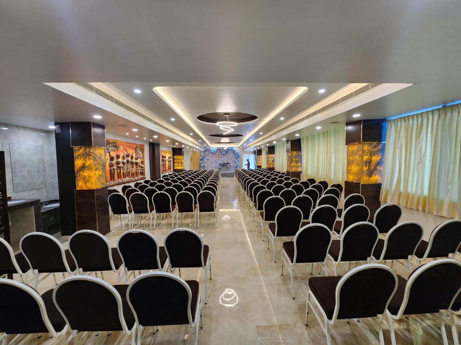Silver Stone Park Resort, Kovilpatti Extérieur photo