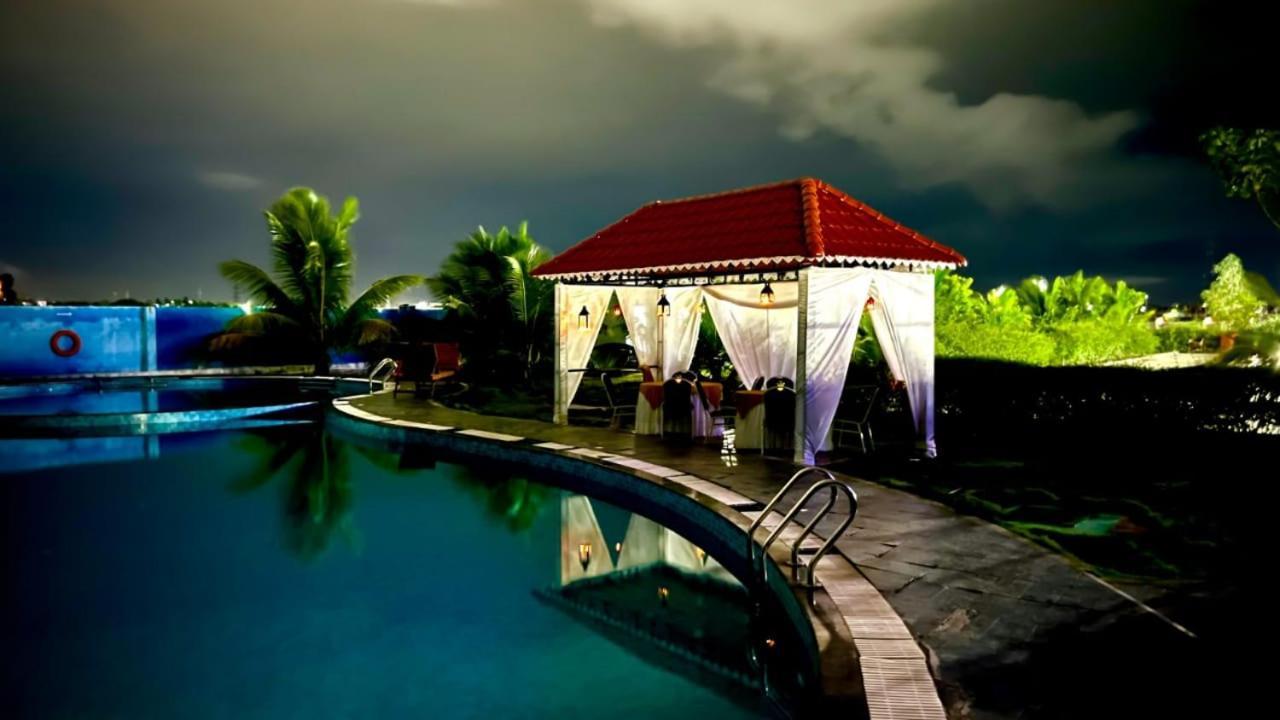 Silver Stone Park Resort, Kovilpatti Extérieur photo