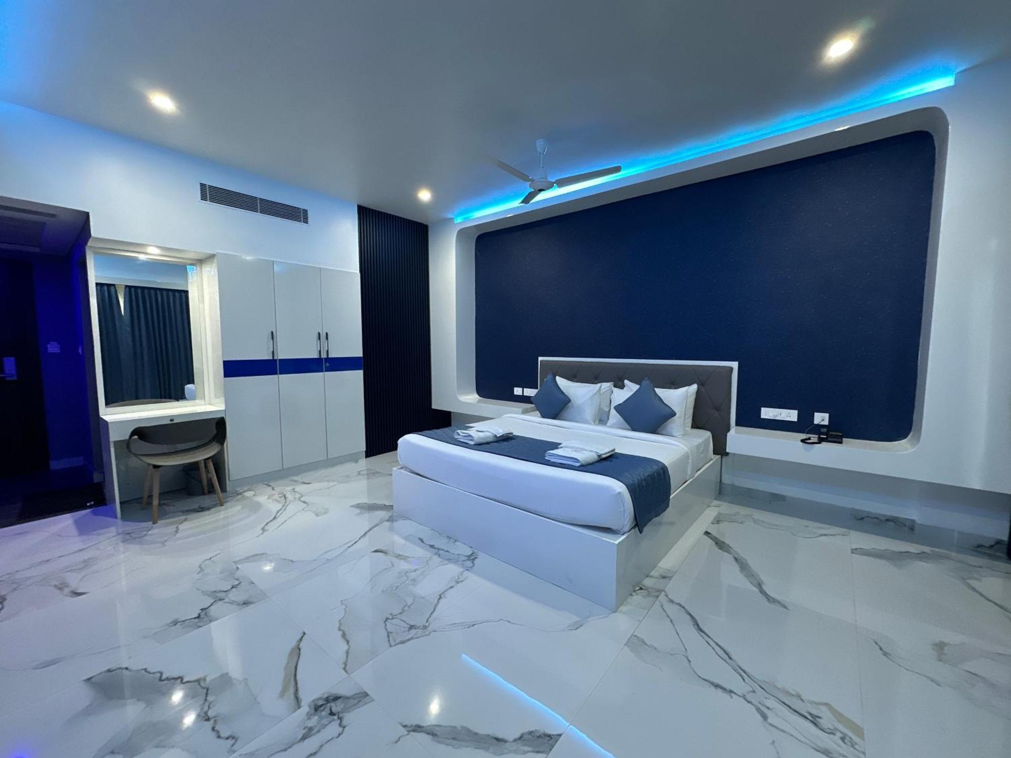 Silver Stone Park Resort, Kovilpatti Extérieur photo