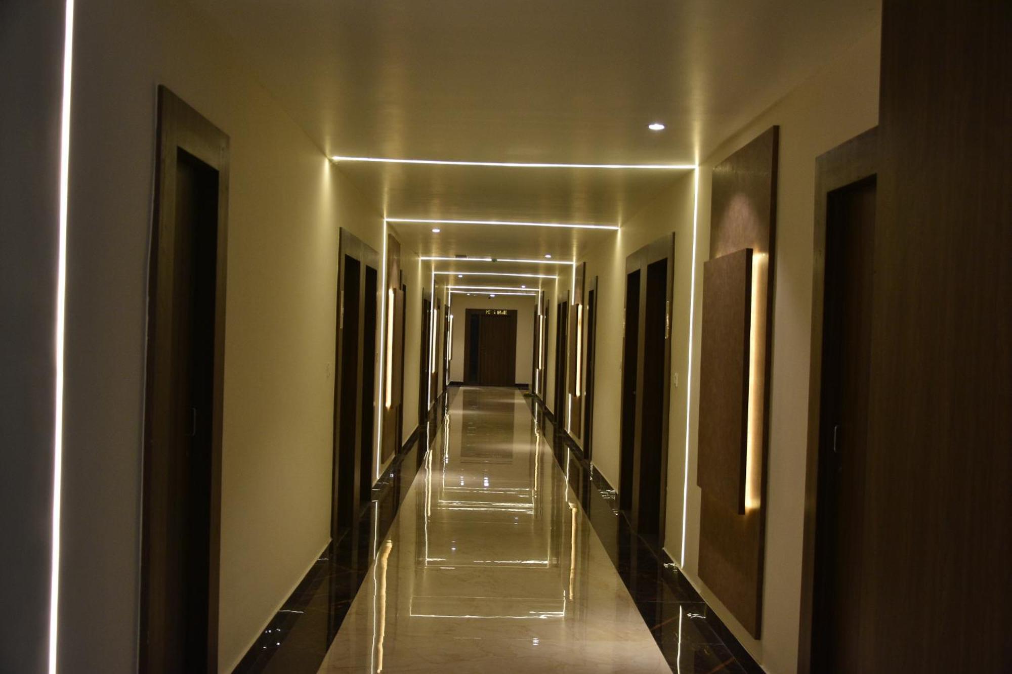 Silver Stone Park Resort, Kovilpatti Extérieur photo