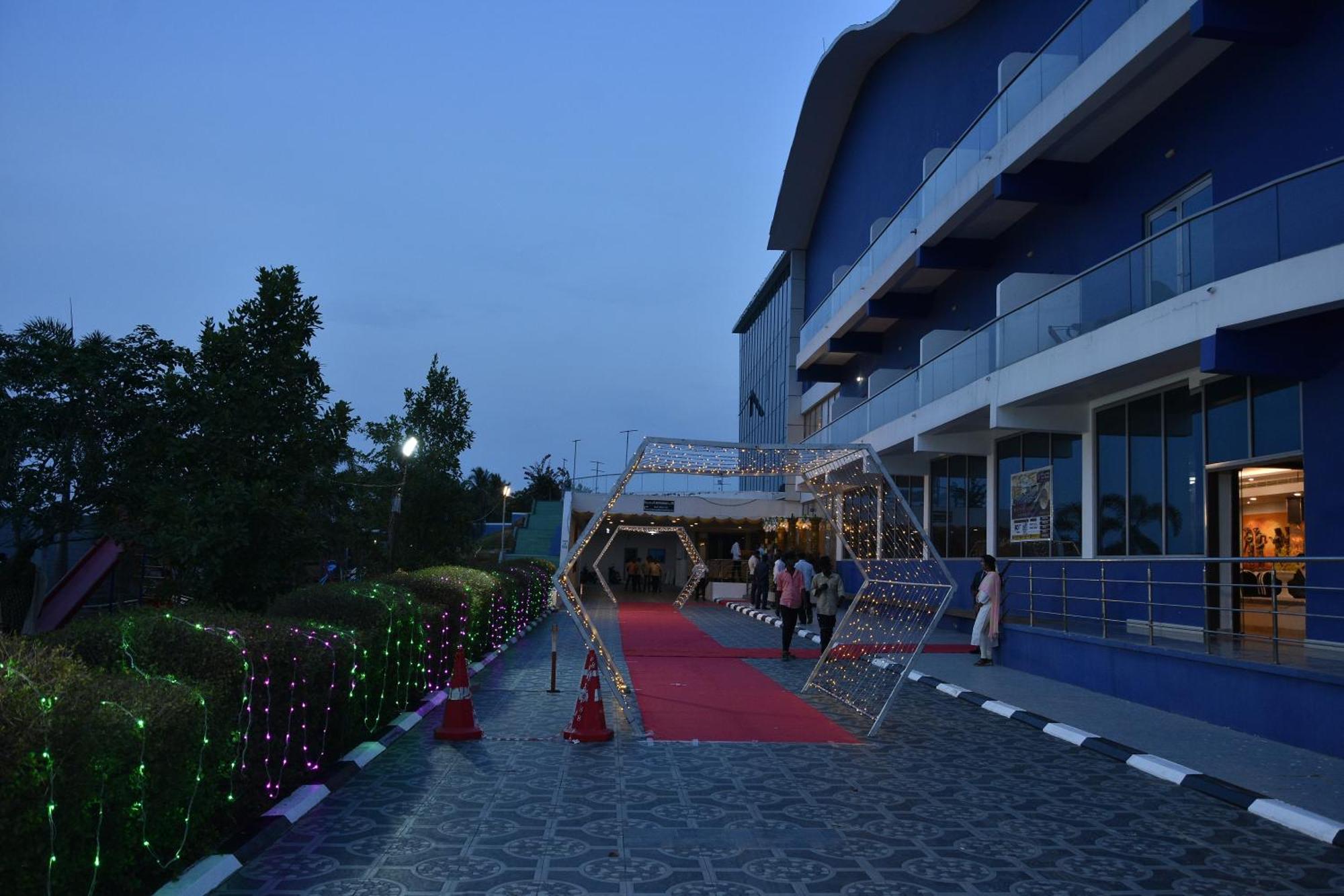 Silver Stone Park Resort, Kovilpatti Extérieur photo