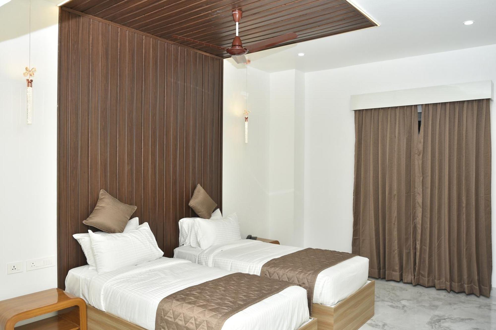 Silver Stone Park Resort, Kovilpatti Extérieur photo