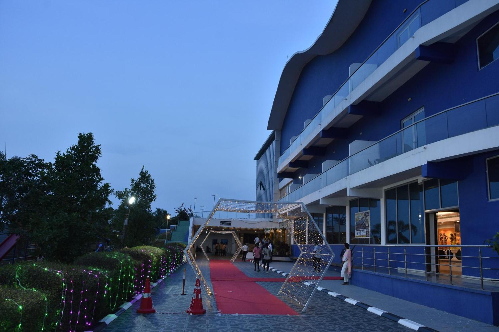 Silver Stone Park Resort, Kovilpatti Extérieur photo