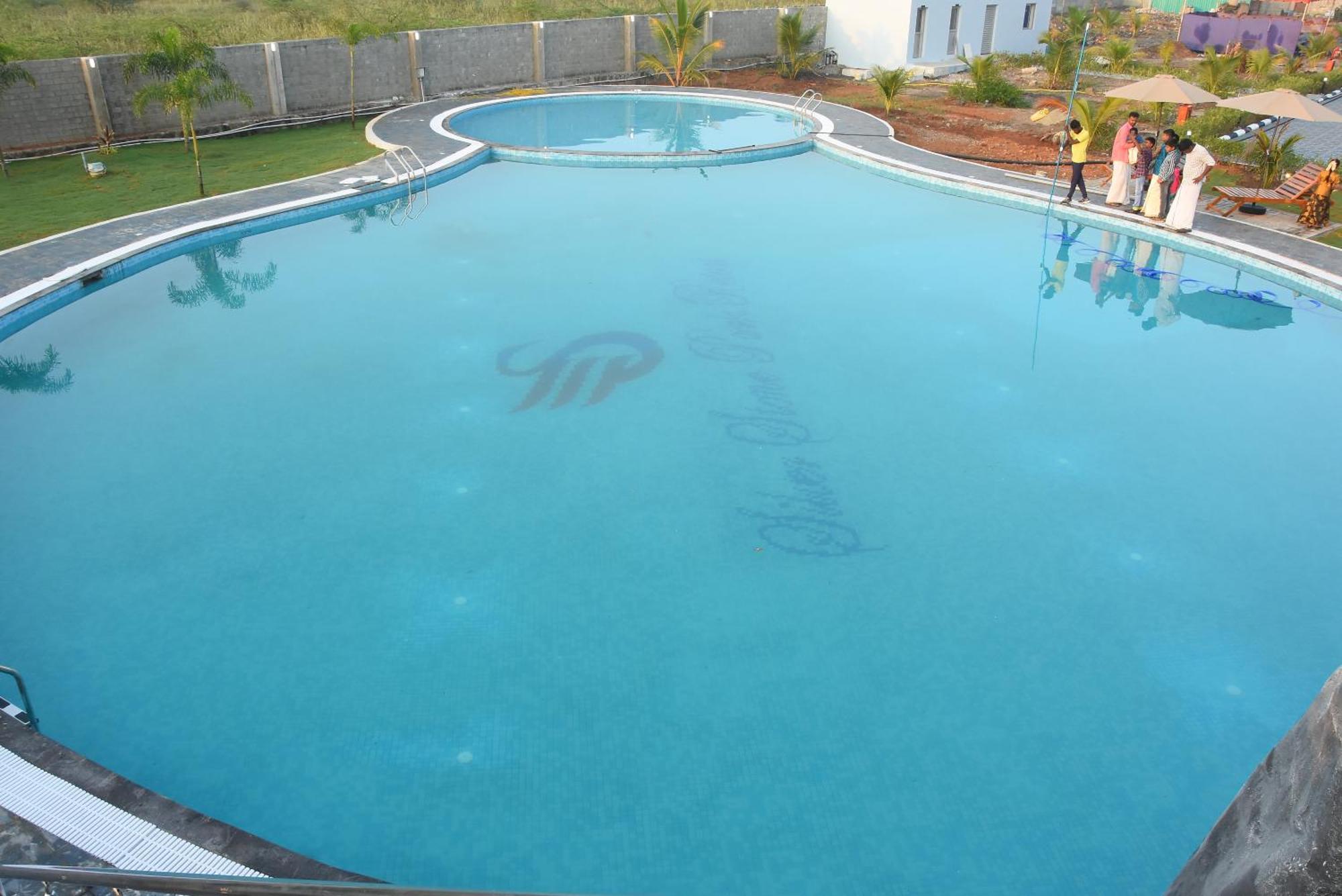 Silver Stone Park Resort, Kovilpatti Extérieur photo