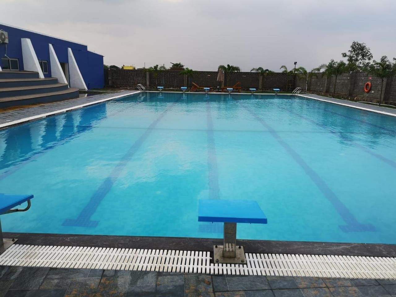 Silver Stone Park Resort, Kovilpatti Extérieur photo