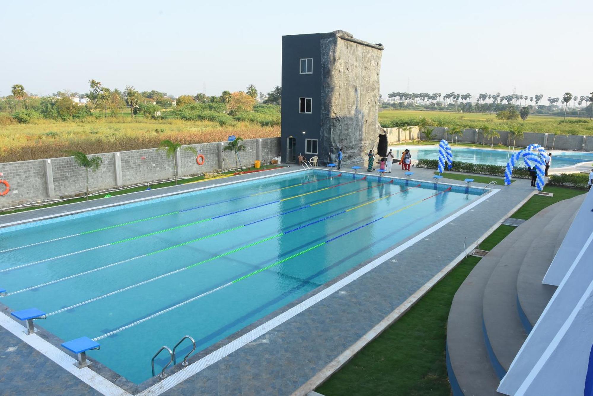Silver Stone Park Resort, Kovilpatti Extérieur photo